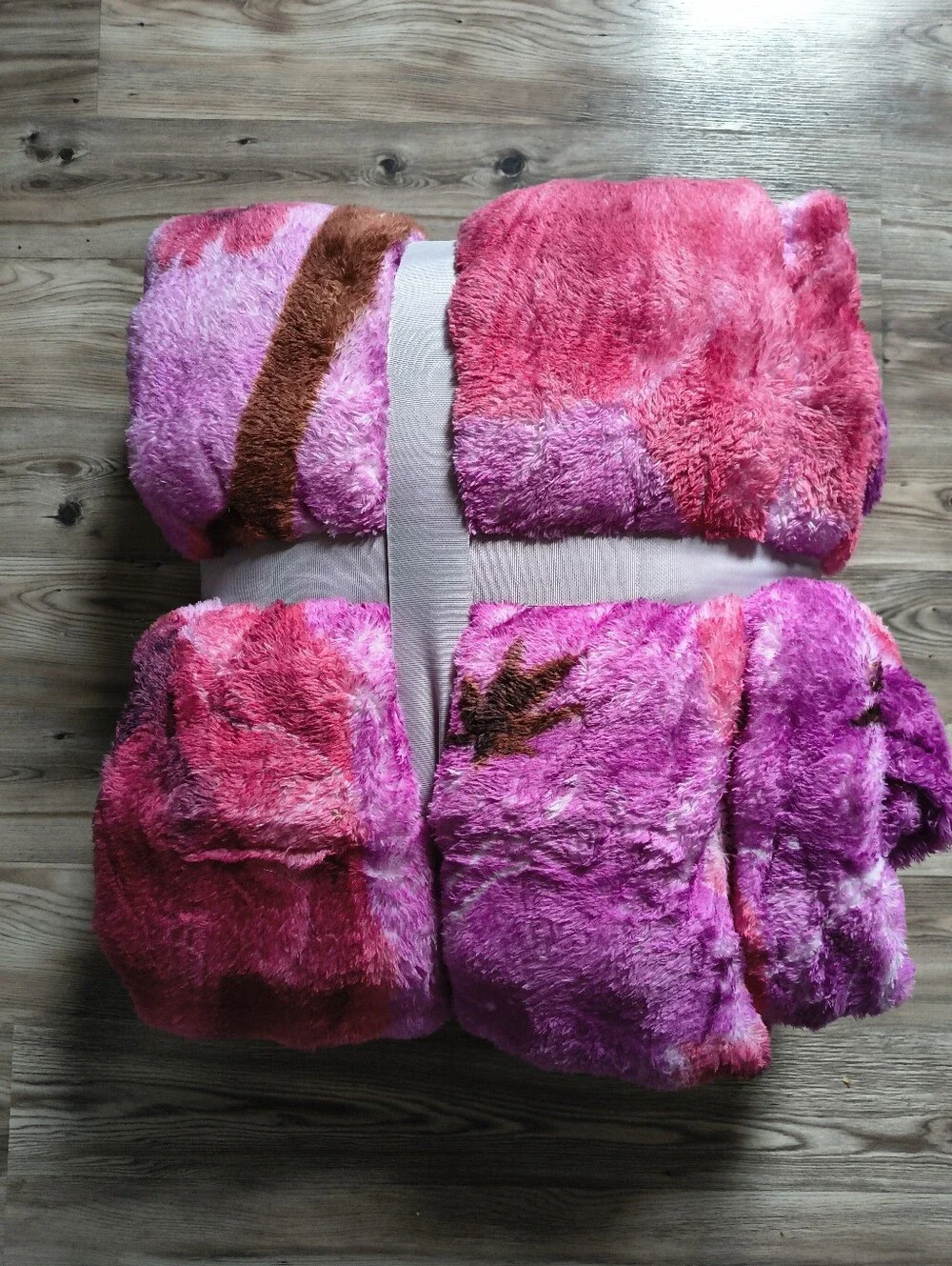 AKMI Textiles King Sized Soft Blanket Pink Purple Floral